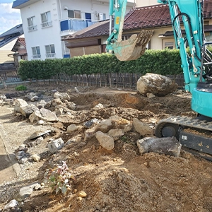 解体・防草シート施工（施工前）